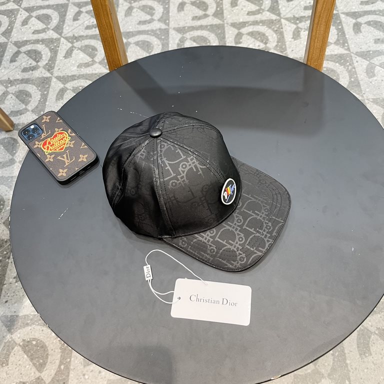 Dior Dior baseball cap   beautiful   simple atmosphere  fashionable and generous   low-key luxury   sunscreen, fashionable both, versatile models     pro, hurry up to get it   you deserve it! Adjustable size!