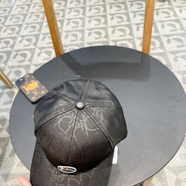 Dior Dior baseball cap   beautiful   simple atmosphere  fashionable and generous   low-key luxury   sunscreen, fashionable both, versatile models     pro, hurry up to get it   you deserve it! Adjustable size!