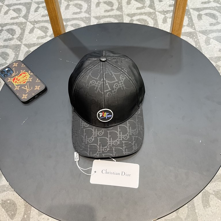 Dior Dior baseball cap   beautiful   simple atmosphere  fashionable and generous   low-key luxury   sunscreen, fashionable both, versatile models     pro, hurry up to get it   you deserve it! Adjustable size!