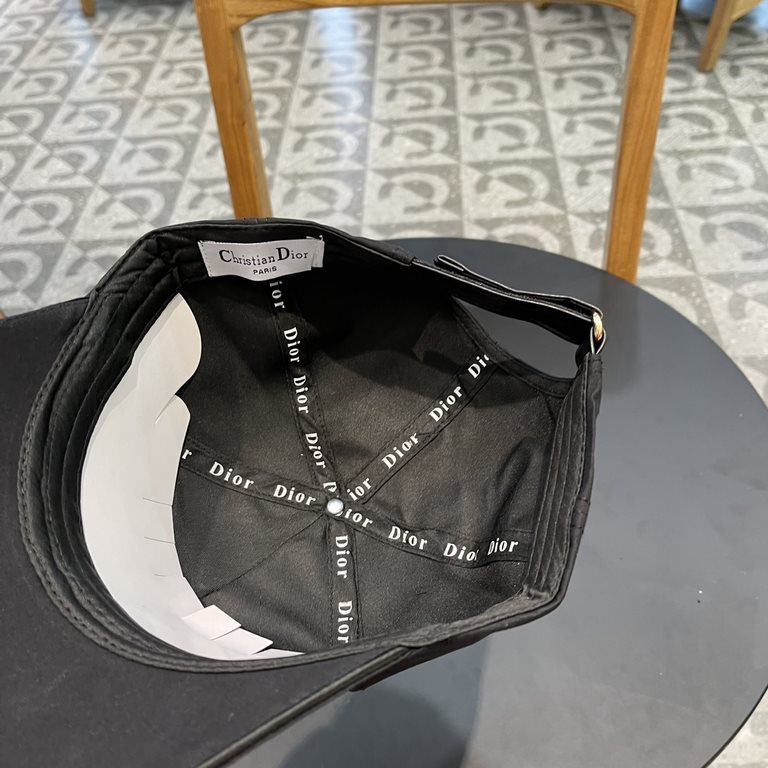 Dior Dior baseball cap   beautiful   simple atmosphere  fashionable and generous   low-key luxury   sunscreen, fashionable both, versatile models     pro, hurry up to get it   you deserve it! Adjustable size!