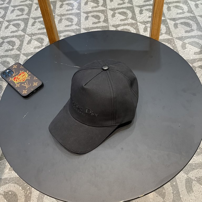 Dior Dior baseball cap   beautiful   simple atmosphere  fashionable and generous   low-key luxury   sunscreen, fashionable both, versatile models     pro, hurry up to get it   you deserve it! Adjustable size!