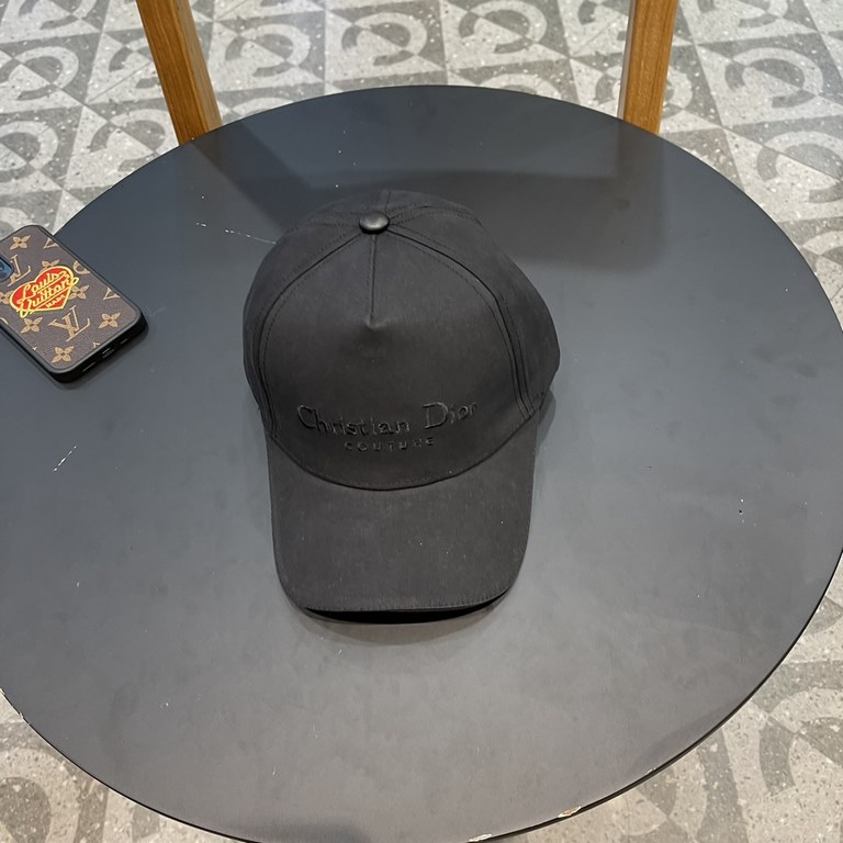 Dior Dior baseball cap   beautiful   simple atmosphere  fashionable and generous   low-key luxury   sunscreen, fashionable both, versatile models     pro, hurry up to get it   you deserve it! Adjustable size!