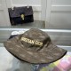 Dior Dior new original single fisherman's hat, exquisite pure also style is very feeling, cool and very stylish, counter out of stock popular, the quality is super!