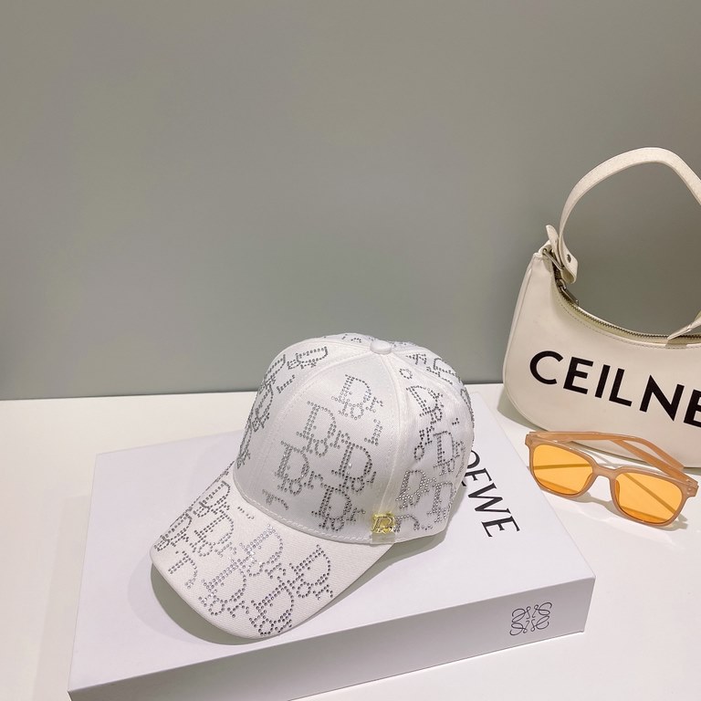 Dior Dior   high version of the shipment, full diamond logo baseball cap, a very classic classic, popular retro beauty, available in all seasons, out of the necessary, very show face small