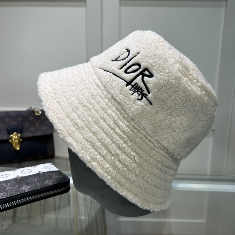 Dior (Dior) official website with the same fall models fisherman hat latest models of superb quality materials, details of workmanship is particularly exquisite, counter quality, on the head effect is excellent!