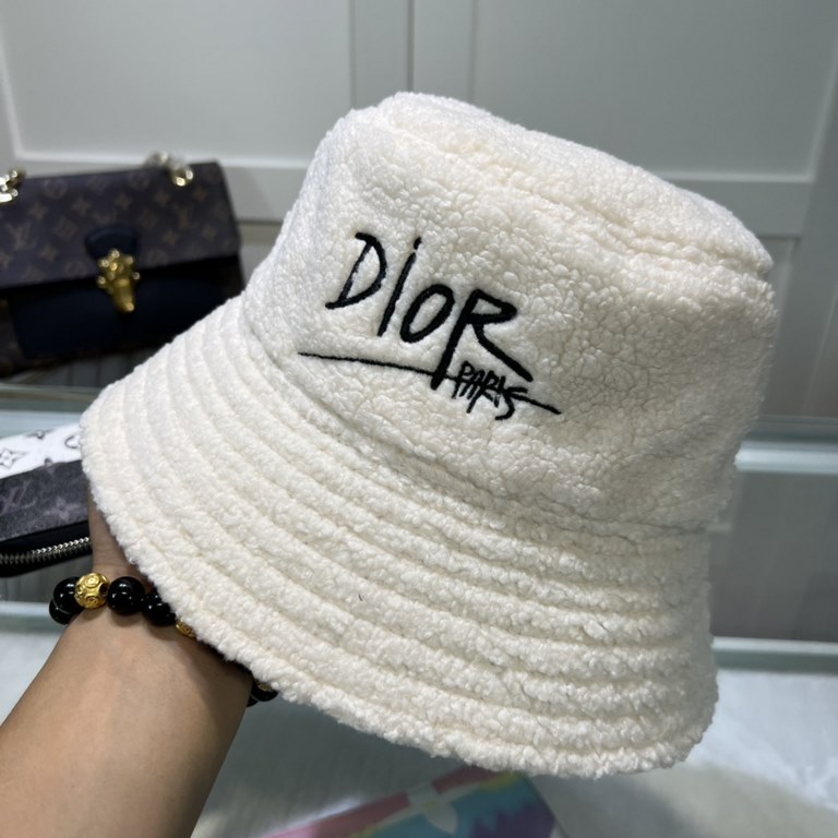 Dior (Dior) official website with the same fall models fisherman hat latest models of superb quality materials, details of workmanship is particularly exquisite, counter quality, on the head effect is excellent!