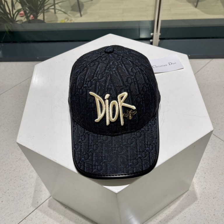 Dior (Dior) new original single baseball cap, exquisite style, very cool and stylish, counter out of stock popular, the quality is super!