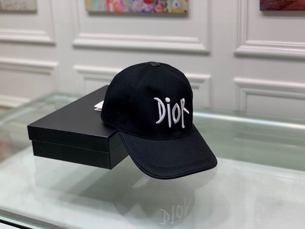 Dior baseball cap, Dior embroidery.With box cloth bag, Dior (Dior) new original single baseball cap, Dior embroidery, net red stars with the same models, 11 open mold customized, cotton fabric   head layer cowhide, cotto