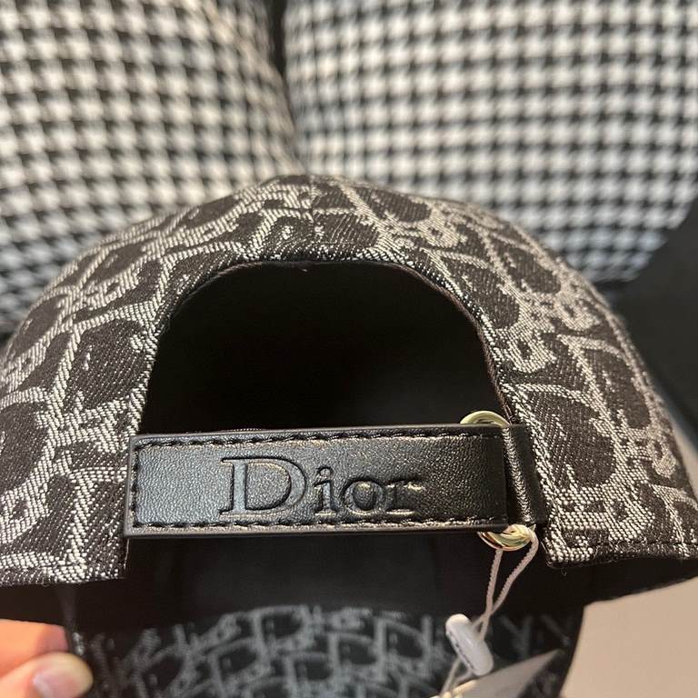 DiorWith box cloth bag, Dior (Dior) new original single baseball cap, Dior old flower, retro flavor, counter out-of-stock popular, 11 open mold customized, original canvas material   head layer cowhide, cotton lining, li