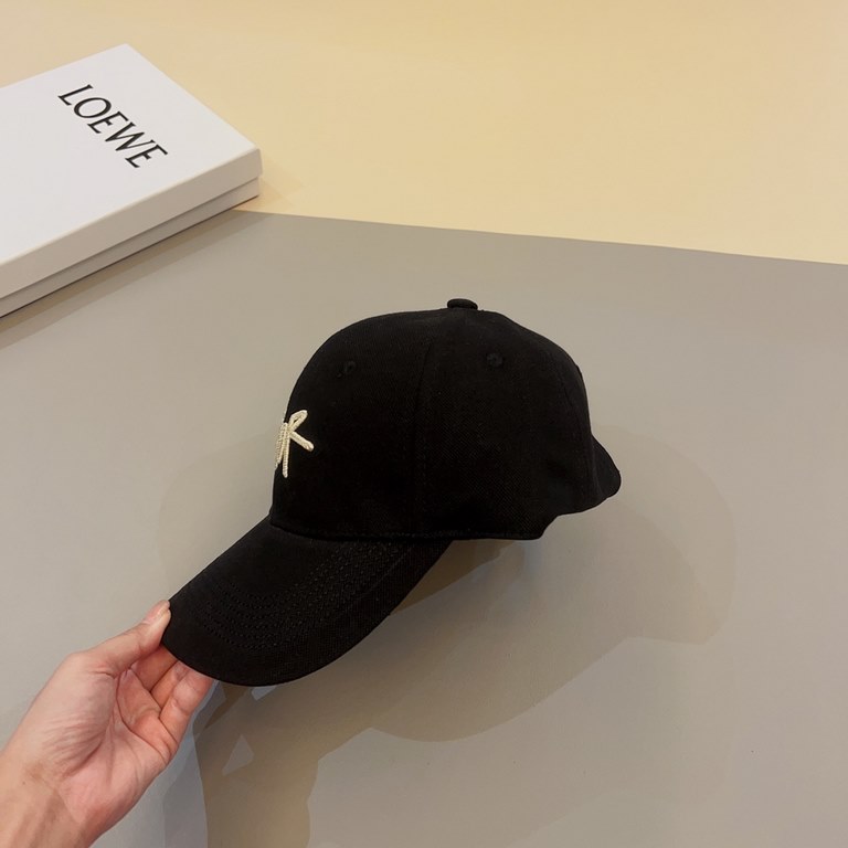 Dior (Dior) new original single baseball cap, exquisite style, very cool and stylish, counter out of stock popular, the quality is super!