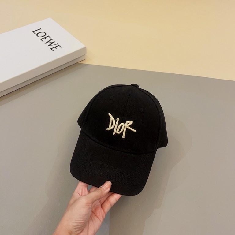 Dior (Dior) new original single baseball cap, exquisite style, very cool and stylish, counter out of stock popular, the quality is super!