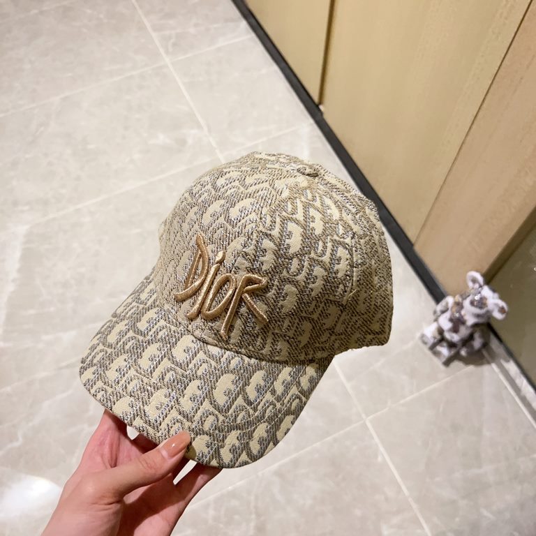 with dust bag [DIOR Dior] 2023 new gold embroidered baseball cap, new shipments, big name models are super good with, hurry to get!