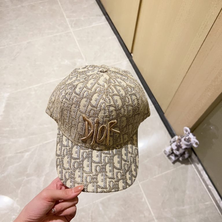 with dust bag [DIOR Dior] 2023 new gold embroidered baseball cap, new shipments, big name models are super good with, hurry to get!