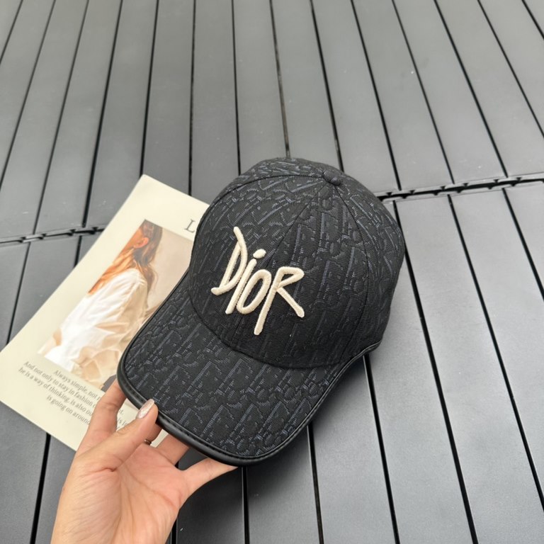 DIOR Dior EmbroideryThe official website synchronization new release Old flower D family baseball cap  , wash label hangtag complete, super hot!