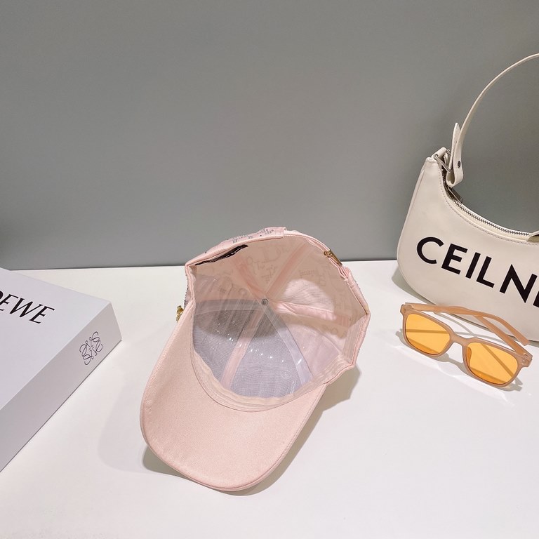 Dior Dior   high version of the shipment, full diamond logo baseball cap, a very classic classic, popular retro beauty, available in all seasons, out of the necessary, very show face small