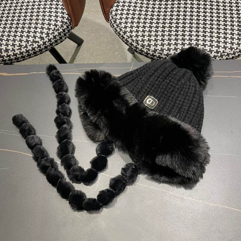 Dior Dior fall and winter new cute hairball tie ear protection cap warm thunderbolt hat female padded thickened knitted wool hat