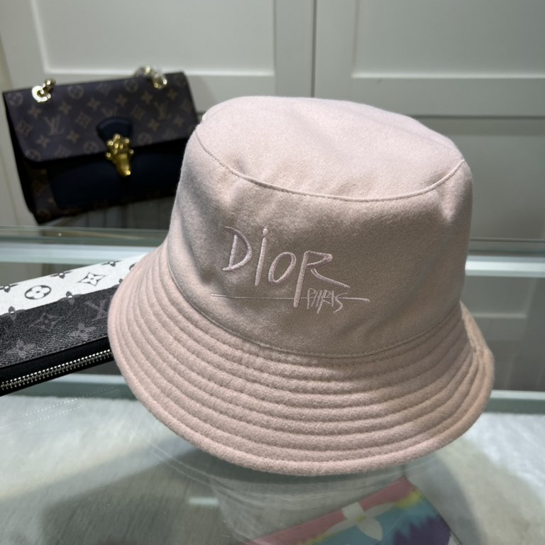 Dior (Dior) official website with the same fall models fisherman hat latest models of superb quality materials, details of workmanship is particularly exquisite, counter quality, on the head effect is excellent!