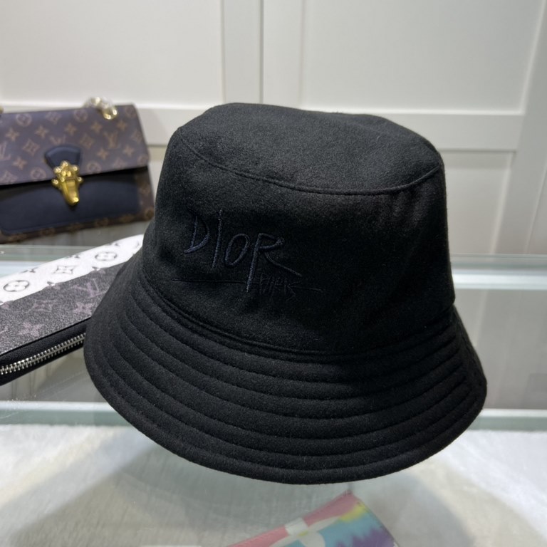 Dior (Dior) official website with the same fall models fisherman hat latest models of superb quality materials, details of workmanship is particularly exquisite, counter quality, on the head effect is excellent!