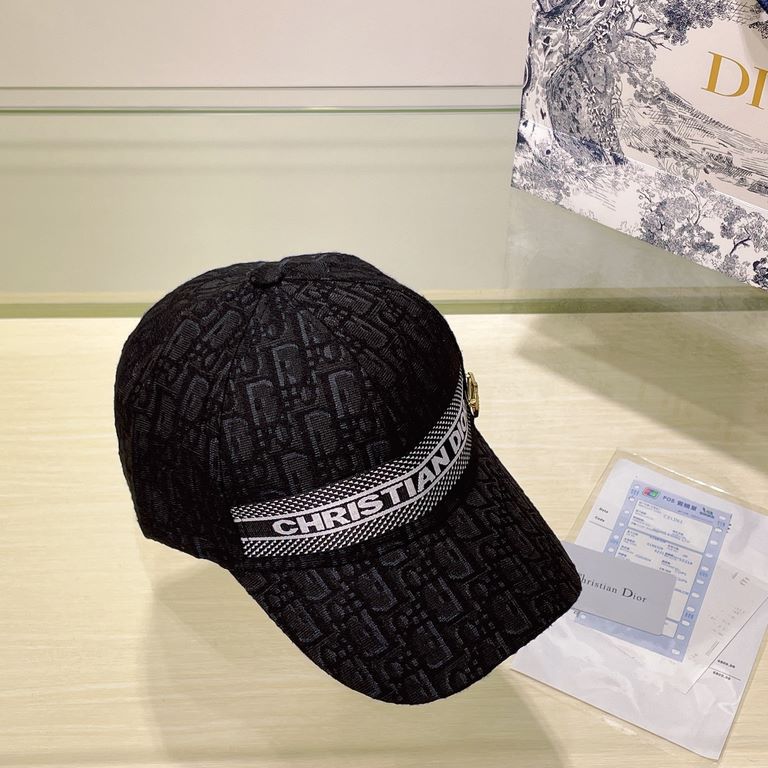 [DIOR Dior] new embroidered simple models of baseball caps, new shipments, big models are super good with, hurry to get!