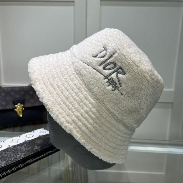 Dior (Dior) official website with the same fall models fisherman hat latest models of superb quality materials, details of workmanship is particularly exquisite, counter quality, on the head effect is excellent!