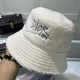 Dior (Dior) official website with the same fall models fisherman hat latest models of superb quality materials, details of workmanship is particularly exquisite, counter quality, on the head effect is excellent!