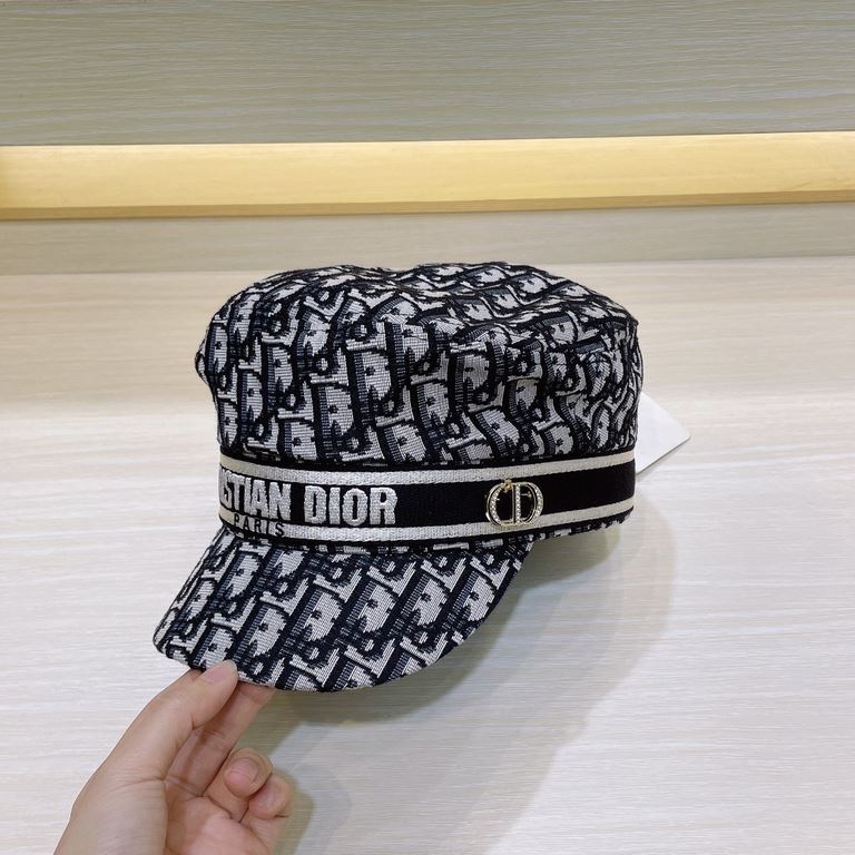 Dior Dior new military capFall and winter new, a very heart of a military cap, a must-have model! Fashionable and versatile