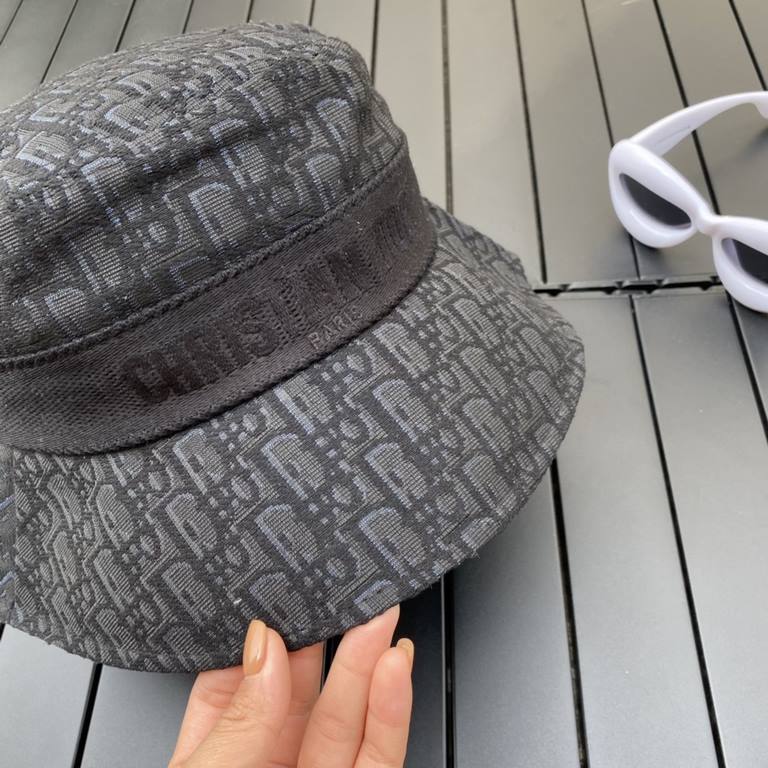 Dior (Dior) new original single fisherman's hat, exquisite pure also style very feeling, very cool and very stylish, counter out of stock popular, the quality is super!