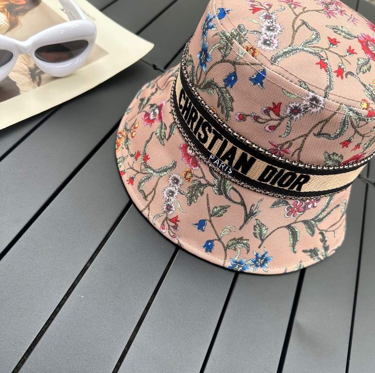 Dior Dior new original single fisherman's hat, exquisite pure also grunge very feeling, very cool and stylish, counter out of stock popular, the quality is super!