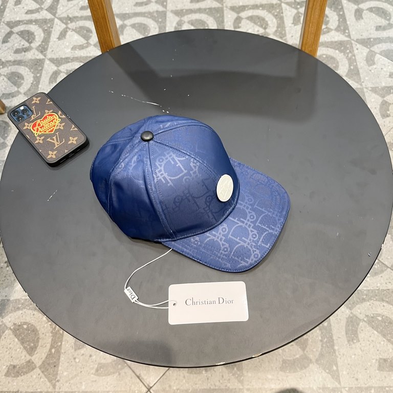 Dior Dior baseball cap   beautiful   simple atmosphere  fashionable and generous   low-key luxury   sunscreen, fashionable both, versatile models     pro, hurry up to get it   you deserve it! Adjustable size!