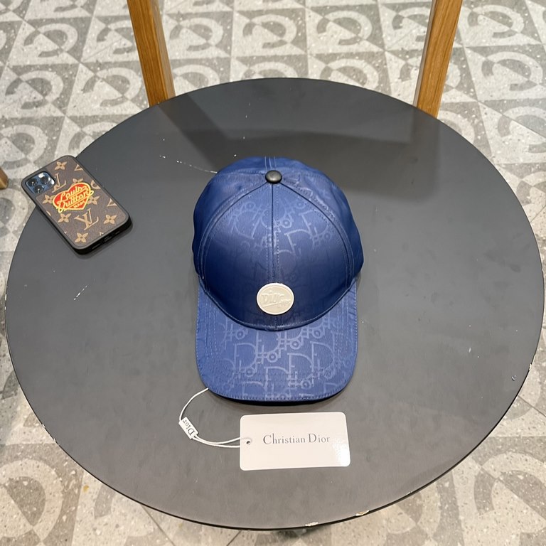 Dior Dior baseball cap   beautiful   simple atmosphere  fashionable and generous   low-key luxury   sunscreen, fashionable both, versatile models     pro, hurry up to get it   you deserve it! Adjustable size!