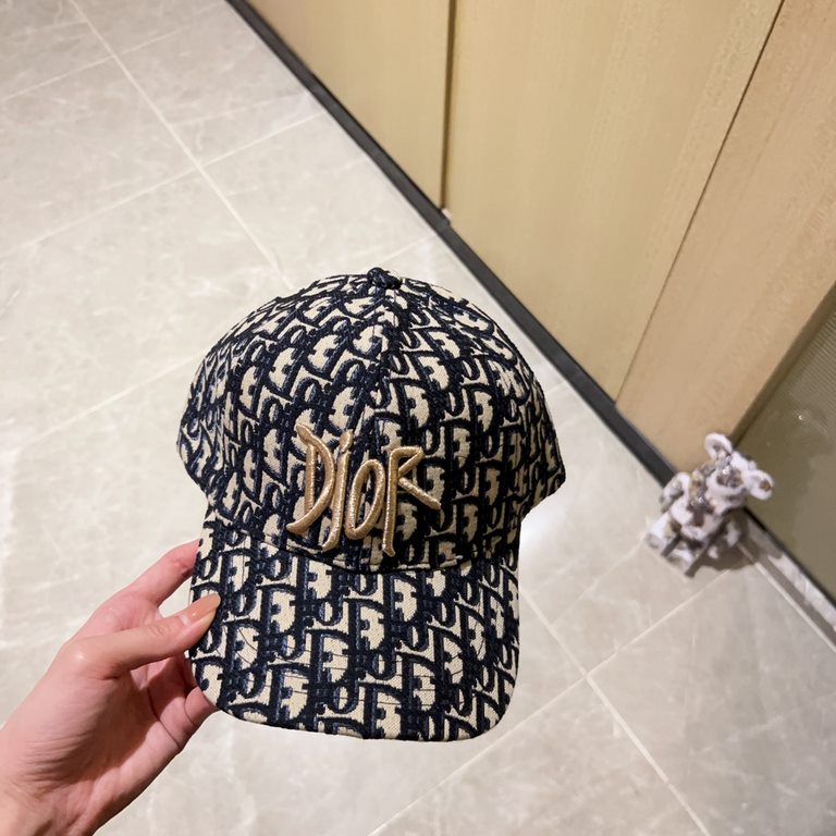 with dust bag [DIOR Dior] 2023 new gold embroidered baseball cap, new shipments, big name models are super good with, hurry to get!