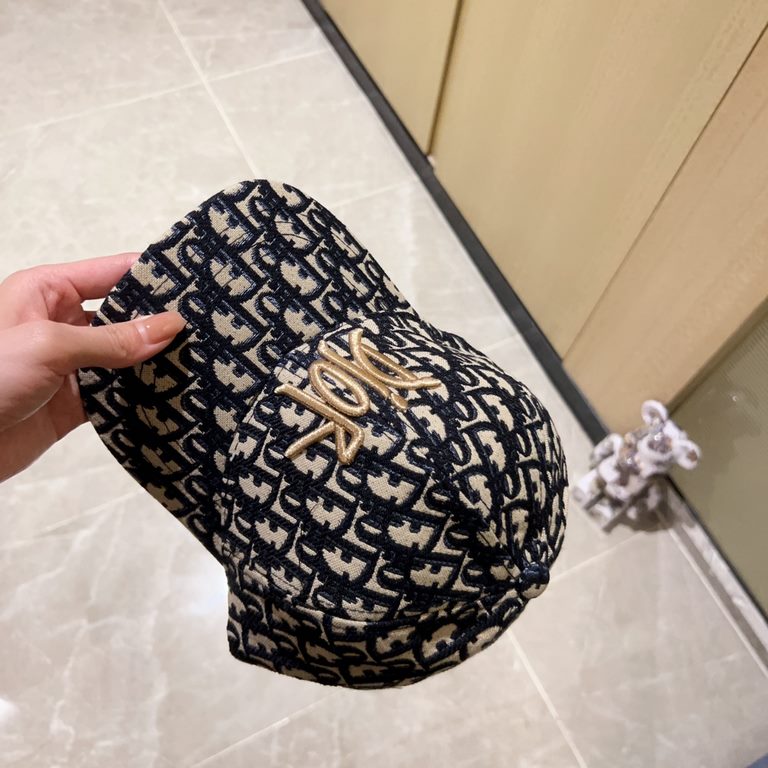 with dust bag [DIOR Dior] 2023 new gold embroidered baseball cap, new shipments, big name models are super good with, hurry to get!