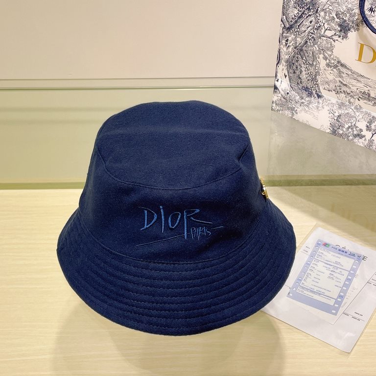 Dior Dior   fall and winter new embroidered letters logo double-sided fisherman's hat, awesome quality, deepen the cap more temperament, this season's explosive models