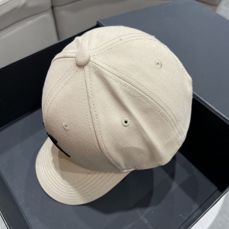 Dior Dior baseball cap beautifully Simple atmosphere  Fashionable and generous Low-profile luxury Sun protection, fashion both, hundred models Pro, hurry to get it You deserve it! Adjustable size!