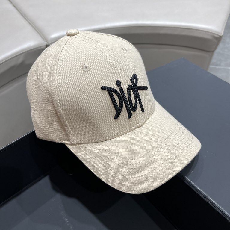 Dior Dior baseball cap beautifully Simple atmosphere  Fashionable and generous Low-profile luxury Sun protection, fashion both, hundred models Pro, hurry to get it You deserve it! Adjustable size!