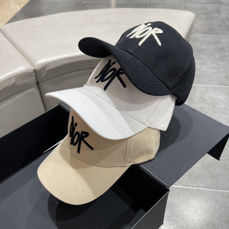 Dior Dior baseball cap beautifully Simple atmosphere  Fashionable and generous Low-profile luxury Sun protection, fashion both, hundred models Pro, hurry to get it You deserve it! Adjustable size!