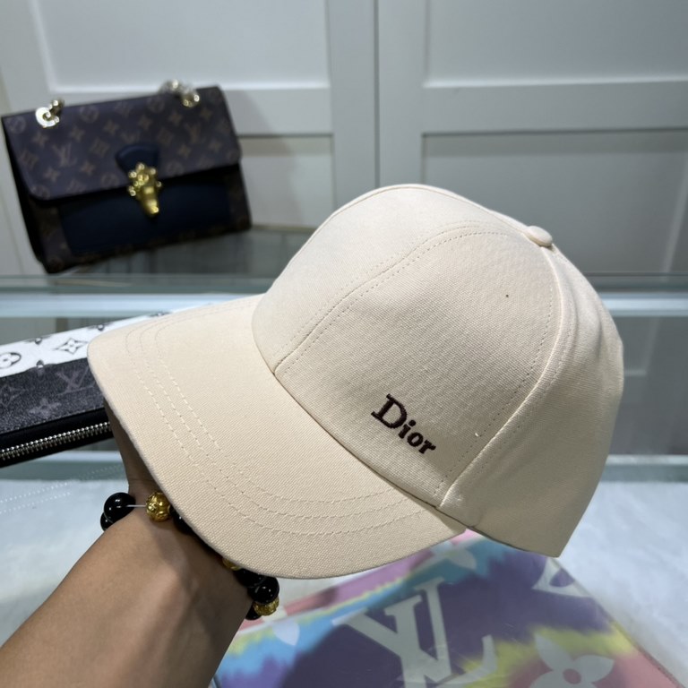 Dior (Dior) classic models of the original single baseball cap, exquisite pure also grunge very feeling, cool and very stylish, counter out of stock popular, the quality is superb!