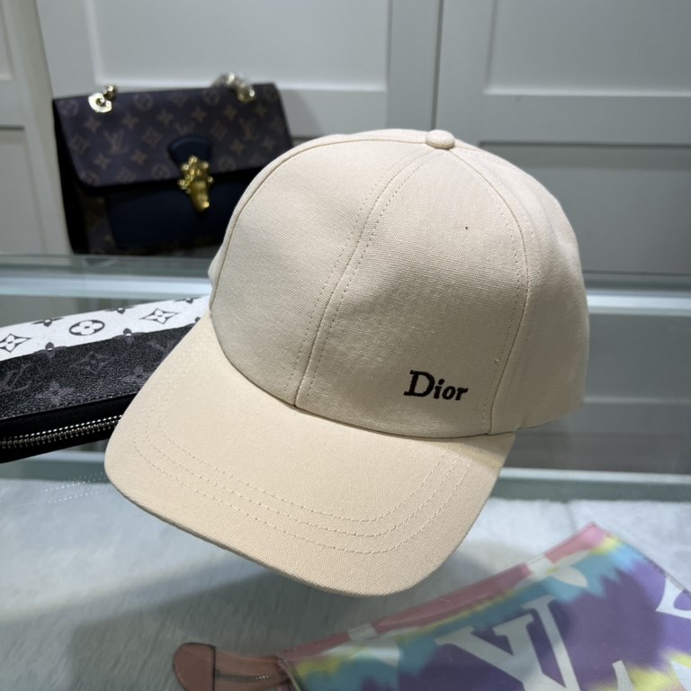 Dior (Dior) classic models of the original single baseball cap, exquisite pure also grunge very feeling, cool and very stylish, counter out of stock popular, the quality is superb!