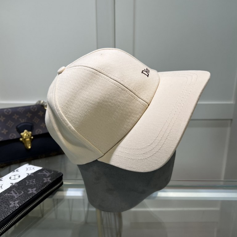 Dior (Dior) classic models of the original single baseball cap, exquisite pure also grunge very feeling, cool and very stylish, counter out of stock popular, the quality is superb!