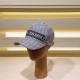 [DIOR Dior] new embroidered simple models of baseball caps, new shipments, big models are super good with, hurry to get!