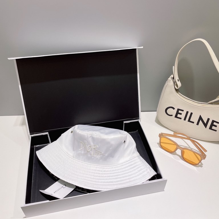 [DIOR Dior] new counter men's and women's models of sunshade fisherman's hat, big brand shipment, super convenient! Good ride! Out on the street must have