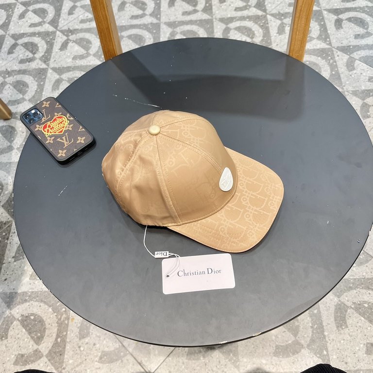 Dior Dior baseball cap   beautiful   simple atmosphere  fashionable and generous   low-key luxury   sunscreen, fashionable both, versatile models     pro, hurry up to get it   you deserve it! Adjustable size!