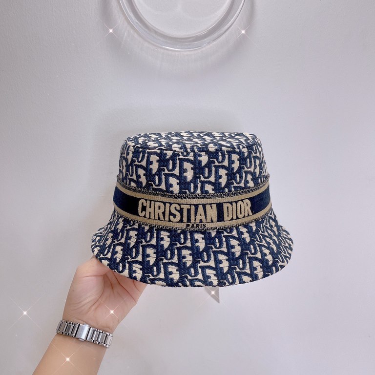 Dior Dior new old flower letters webbing fisherman's hatUltra-famous, deepening the cap more temperament, this season's explosive models!Material 100% cottonHead circumference 57cm