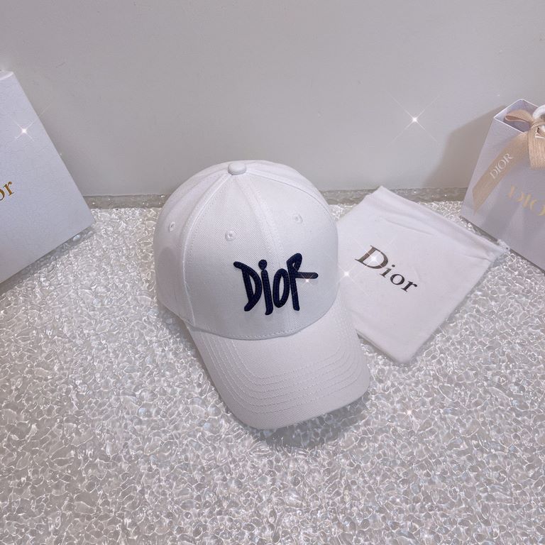 Dior Baseball Cap  Customized weaving precision embroidery original cloth line distinctiveSimple and stylish, with a color blocked logo.The minimalist color enhances the style...