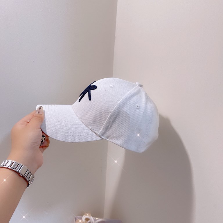 Dior Baseball Cap  Customized weaving precision embroidery original cloth line distinctiveSimple and stylish, with a color blocked logo.The minimalist color enhances the style...