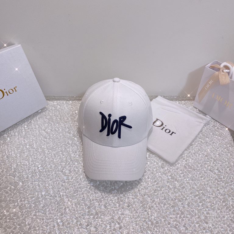 Dior Baseball Cap  Customized weaving precision embroidery original cloth line distinctiveSimple and stylish, with a color blocked logo.The minimalist color enhances the style...