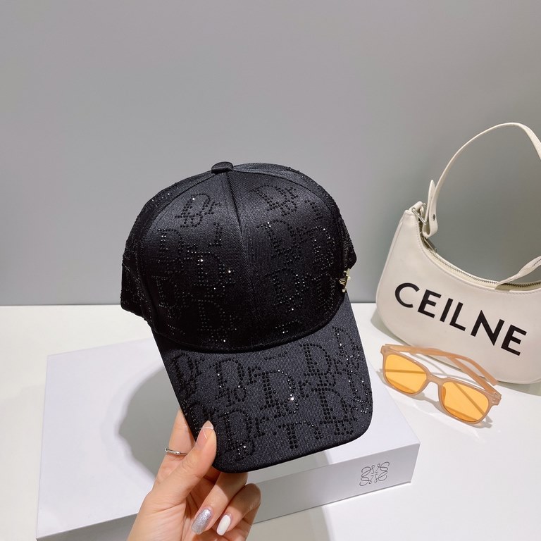 Dior Dior   high version of the shipment, full diamond logo baseball cap, a very classic classic, popular retro beauty, available in all seasons, out of the necessary, very show face small