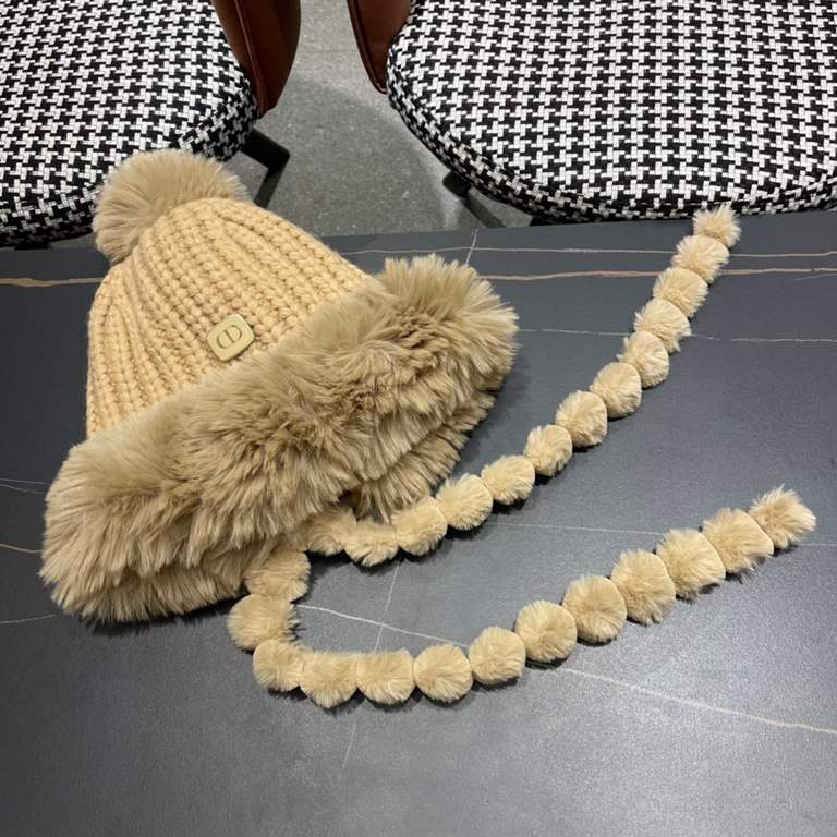 Dior Dior fall and winter new cute hairball tie ear protection cap warm thunderbolt hat female padded thickened knitted wool hat