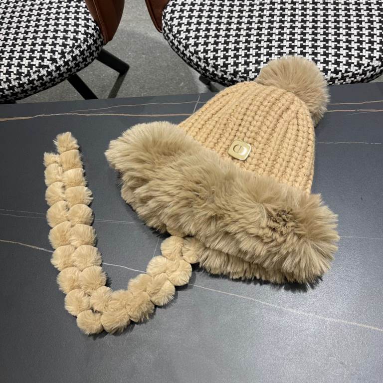 Dior Dior fall and winter new cute hairball tie ear protection cap warm thunderbolt hat female padded thickened knitted wool hat