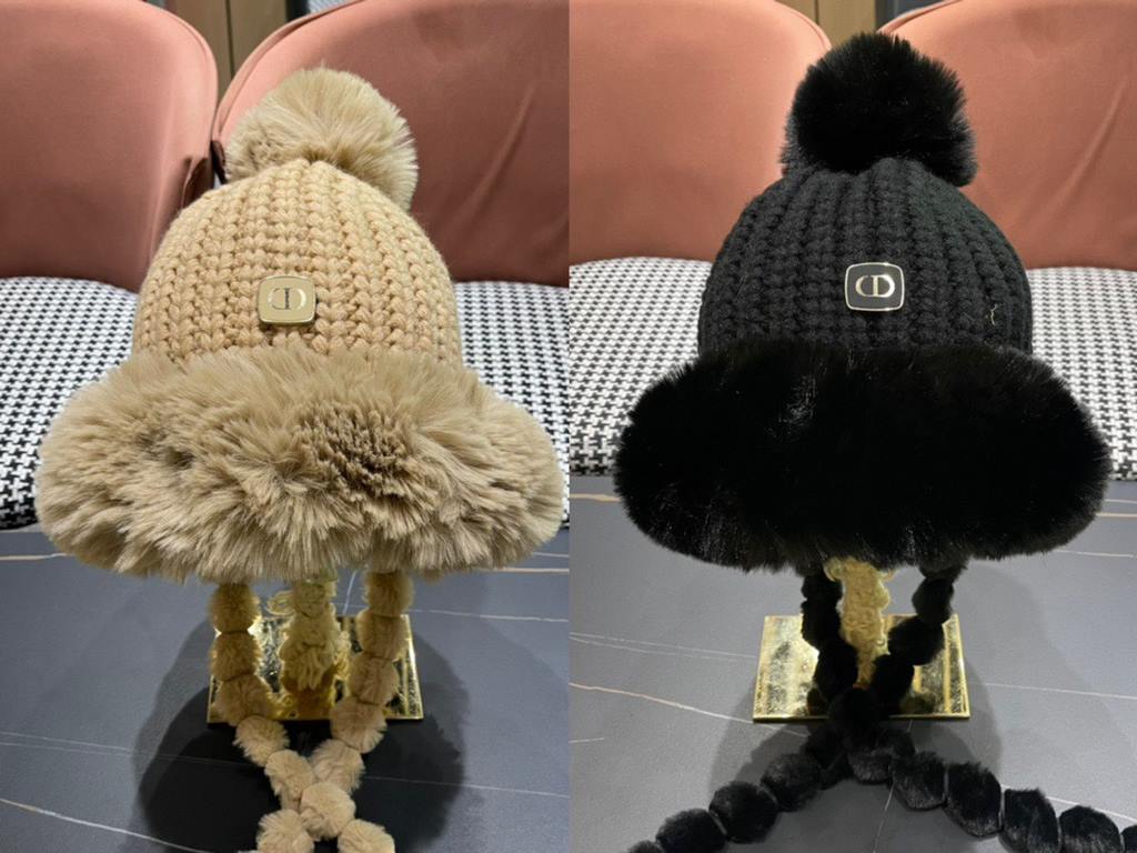 Dior Dior fall and winter new cute hairball tie ear protection cap warm thunderbolt hat female padded thickened knitted wool hat